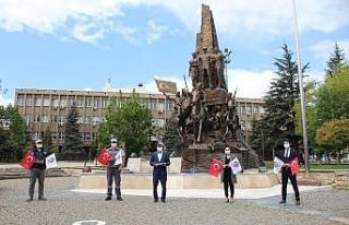 Uşak’ta sosyal mesafeli 1 Mayıs kutlaması