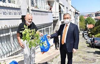 Üsküdar’da sepetler anneler için mor salkımlarla...