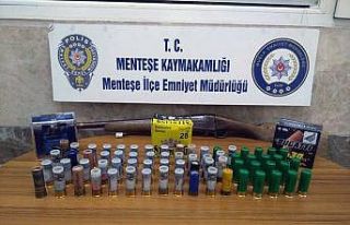 Uygulama noktasında ruhsatsız tüfek ve fişek ele...