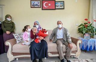 Vali Bilmez ve eşinden şehit annesine sürpriz