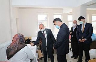 Vali Çağatay maske üretimini inceledi