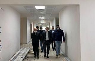Vali Cüneyt Epcim hastane inşaatında incelemelerde...