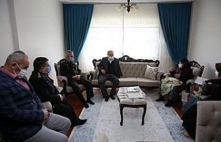 Vali Cüneyt Epcim, şehit annelerini ziyaret etti