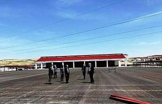 Vali Epcim ile Başkan Pekmezci, yapımı devam eden...