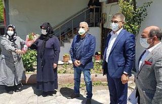 Vali, şehit annelerini ziyaret ederek günlerini...