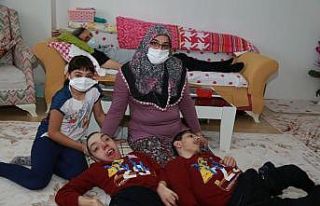 Vali Yılmaz Doruk ve eşi Meral Doruk’tan engelli...