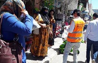 Valilik bir haftada 1 milyon 150 bin maske dağıttı