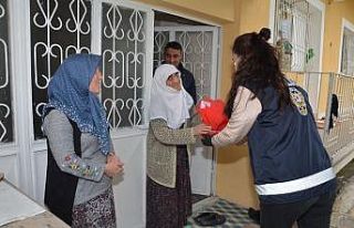 Van polisinden şehit anneleri ve eşlerine ziyaret