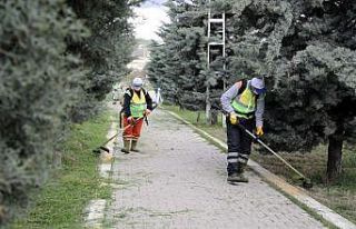 Van’da mezarlıklarda bahar temizliği