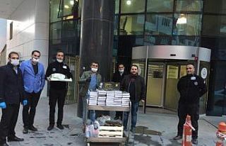 Vanlı esnaftan sağlık çalışanlarına iftar