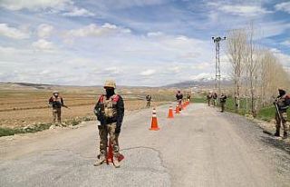 Vefa ekibinden karantinadaki mahalleye erzak yardımı