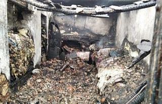 Yangında ev küle döndü