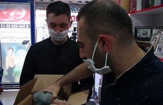 Yaralı kuşa Mehmetçik yardım elini uzattı