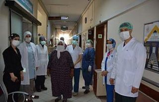 Yaşlı kadın koronayı plazma tedavisiyle yendi