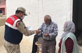 Yaşlı vatandaşlardan jandarmaya dua