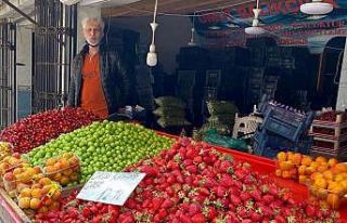 Yazlık meyveler tezgahlarda yerlerini almaya başladı