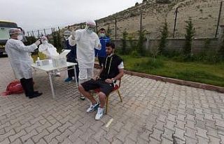 Yeni Malatyaspor’da futbolculara ve kulüp çalışanlarına...