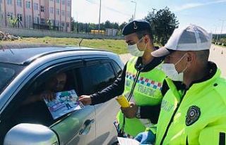 Yenice’de polis ve jandarmadan çocuklara hediye