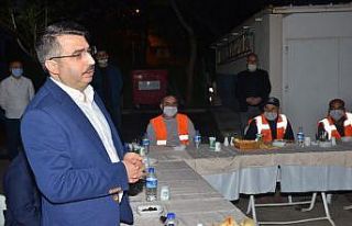 Yıldırım Belediye Başkanı Oktay Yılmaz, emekçilerle...