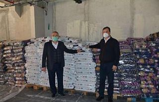 Yunusemre’de erzak dağıtımı sürüyor