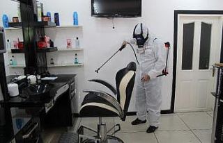 Zeytinburnu’nda berber ve kuaförler dezenfekte...