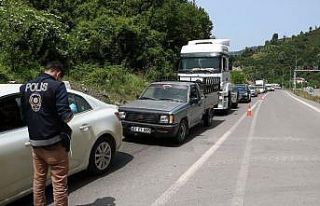 Zonguldak’a giriş çıkışlarda uzun kuyruklar...