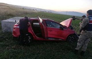 Amasya’da otomobil tarlaya uçtu: 3 yaralı