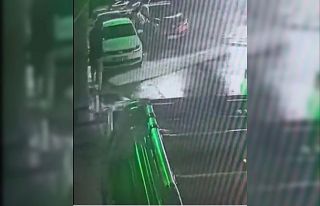 Fırtında çatıdan düşen sacın altında kalmaktan...