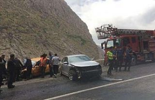 Hakkari’de maddi hasarlı trafik kazası
