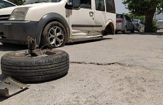 (Özel) Kaza yapan aracın kopan tekerliği mağaza...