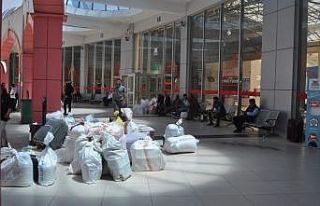 Seyahat kısıtlaması kalktı çuvalını alan yolcular...