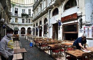 Taksim’de restoran ve kafeler yeni normale hazır