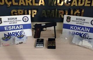 Uyuşturucuyu mum içine gizlemişler