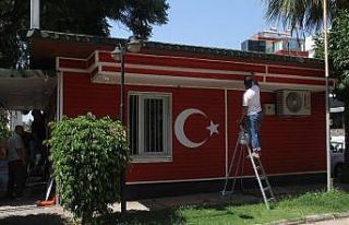 15 Temmuz anısına muhtarlık binasını bayrak renginde...