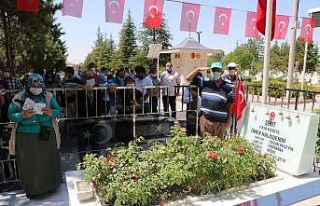 15 Temmuz kahramanı şehit Halisdemir’in kabrinde...
