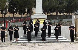 15 Temmuz marşını işaret dili ile seslendirdiler
