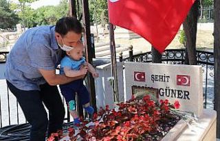 15 Temmuz şehitleri kabirleri başında anıldı