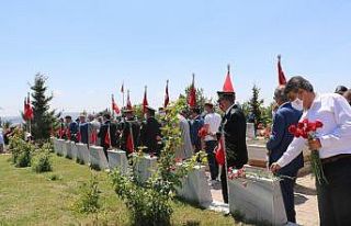 15 Temmuz şehitleri ziyaret edildi