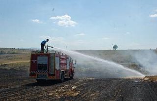 500 dönüm anız alev alev yandı