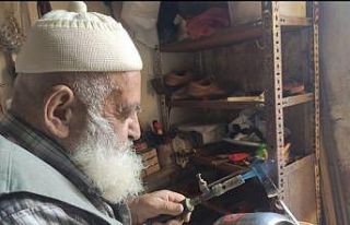 5 metrekarelik dükkanında 40 yıldır yaptığı...