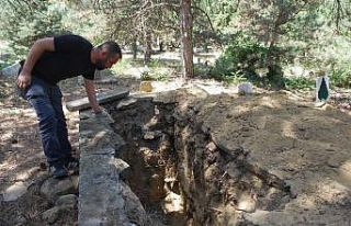 72 yıllık mezarda define aradılar