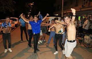 Adana Demirspor taraftarlarından coşkulu final kutlaması