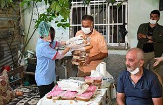 Adana’da 1500 kişiye sıcak yemek