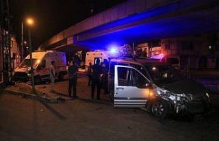 Adana’da ambulans ve hafif ticari araç çarpıştı:...