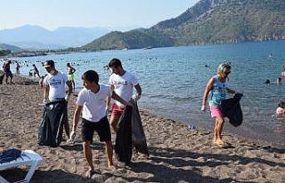 Adrasan’da işletmelerin gönüllü temizlik ordusu