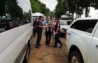 Ağaran Şelesi’nde mahsur kalan 3’ü bebek 49...