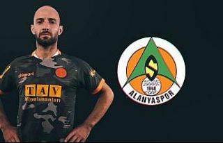 Alanyaspor yeni sezon formalarını tanıttı