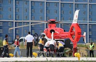 Ambulans helikopterler, ameliyat olacak çocuk için...