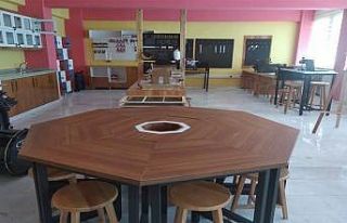 Anadolu lisesinin mobilyalarını meslek liseliler...