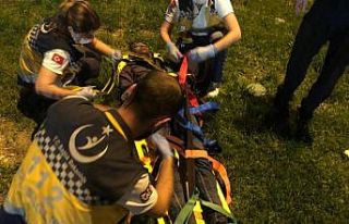 Ankara’da ayağı demir korkuluklara sıkışan...